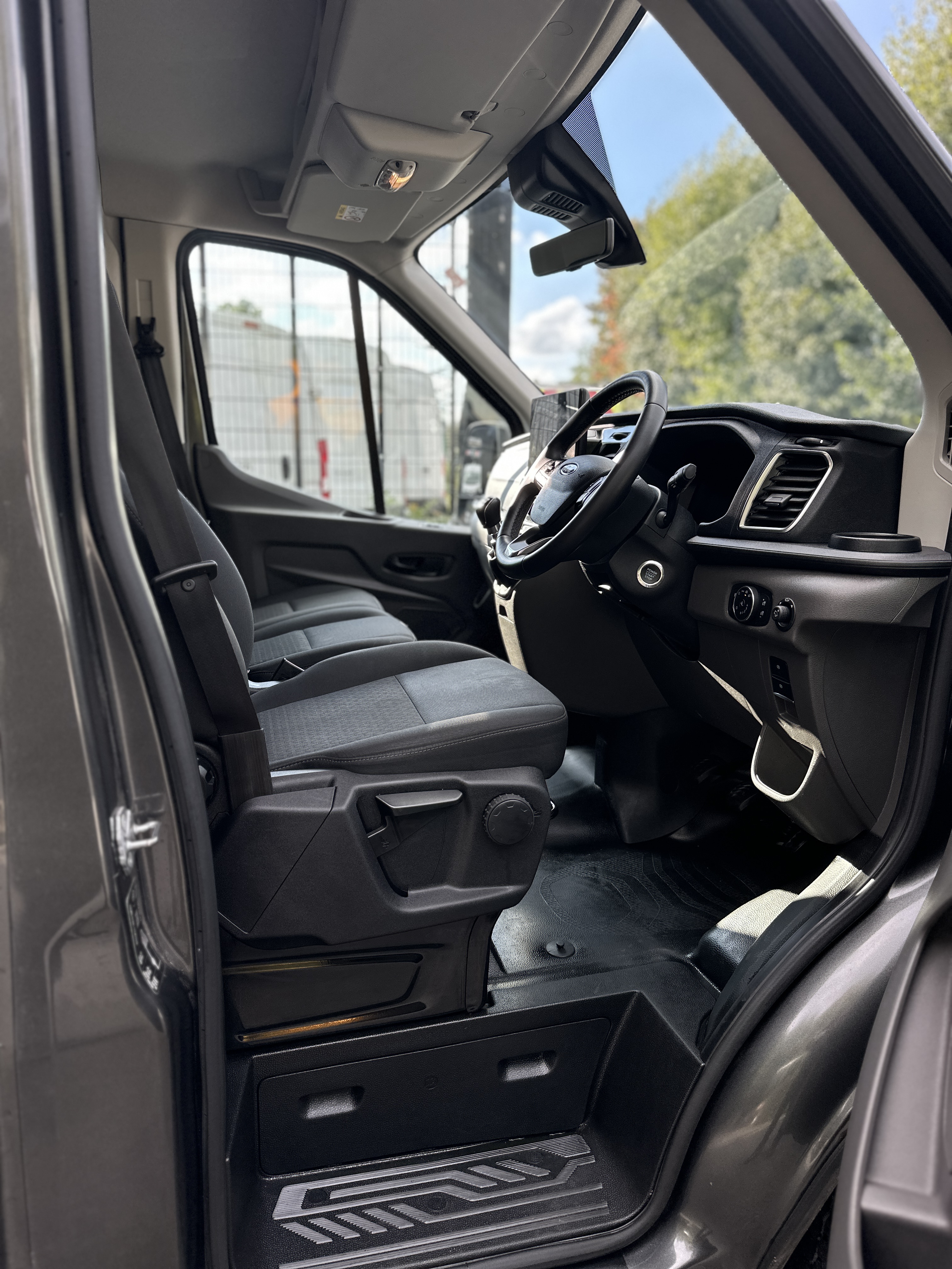2025 Ford Transit 350 Limited EcoBlue thumbnail 8
