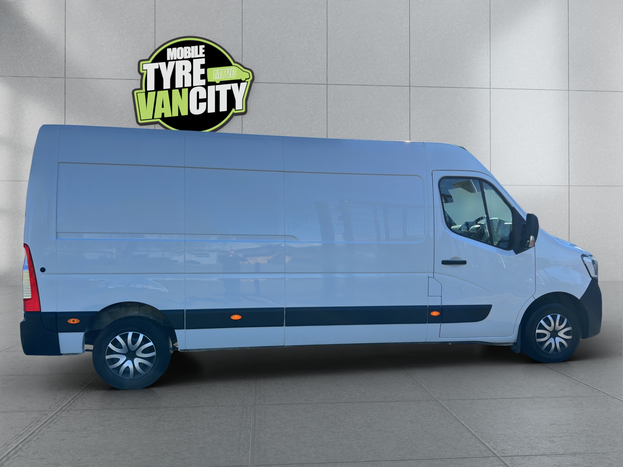 2023 Renault Master LM35 Business+ Blue dCi thumbnail 9