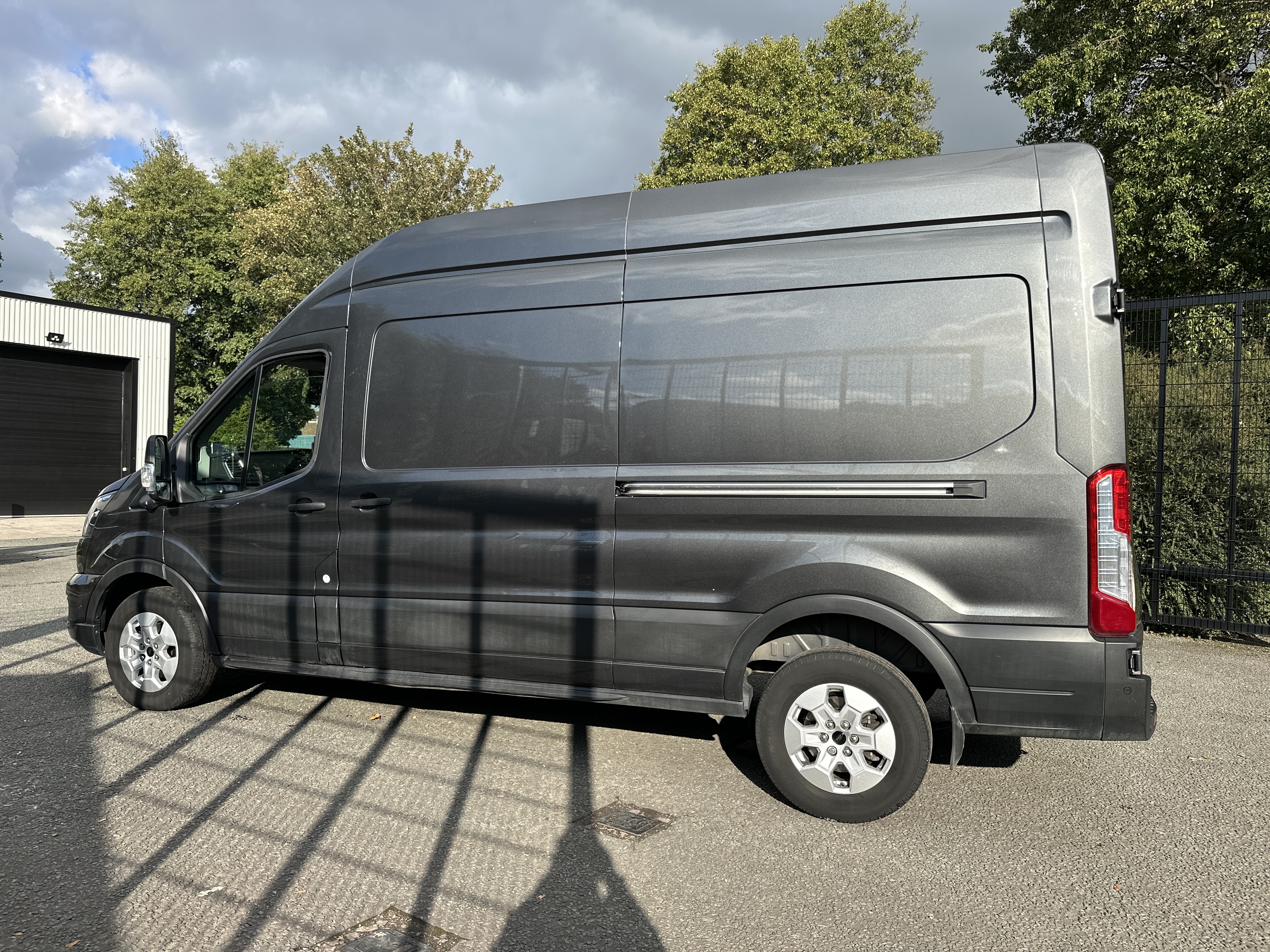 2025 Ford Transit 350 Limited EcoBlue thumbnail 5