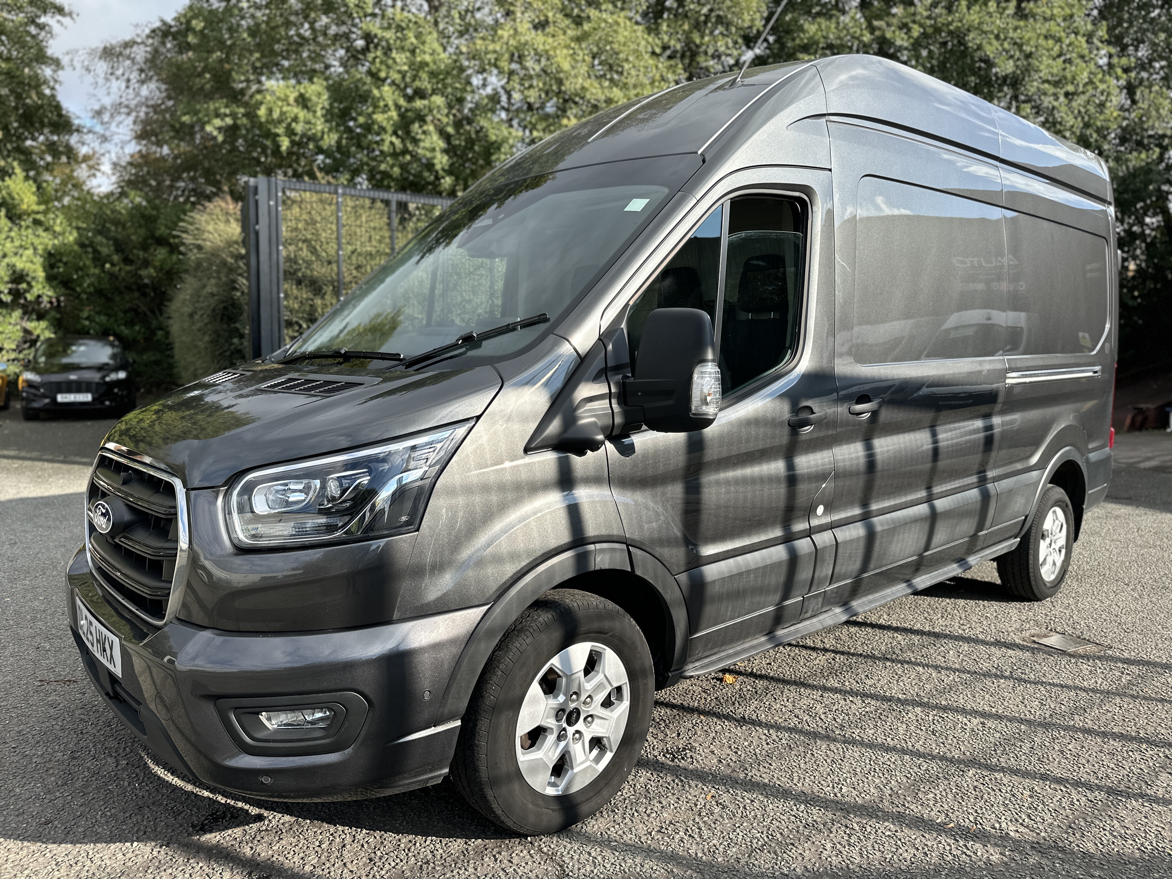 2025 Ford Transit 350 Limited EcoBlue thumbnail 4