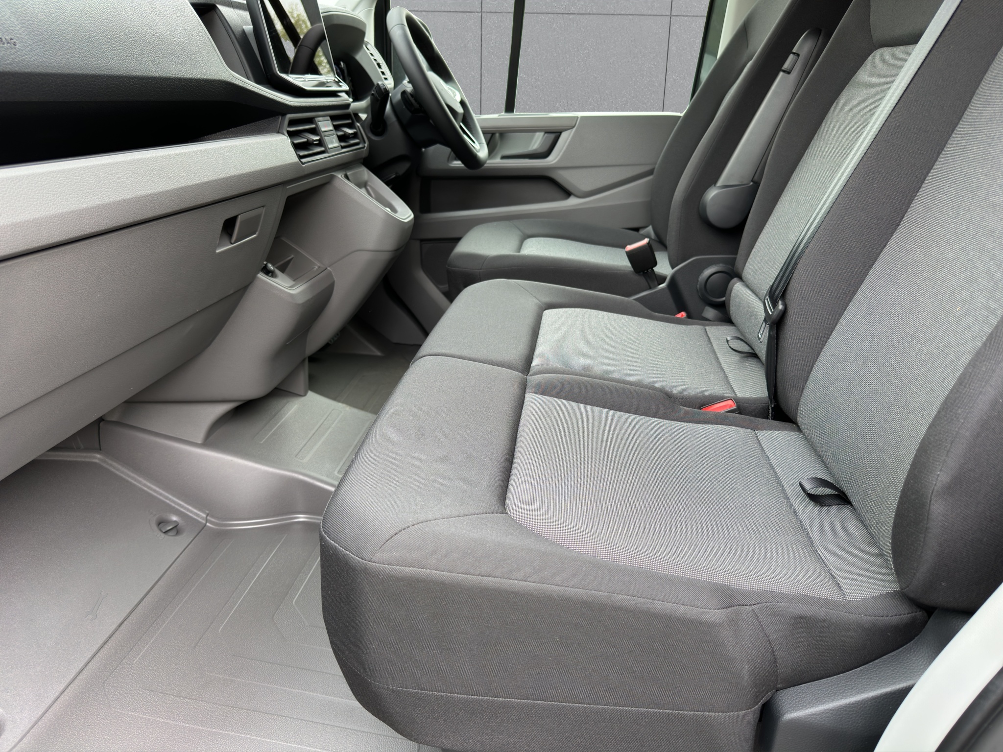 2026 Volkswagen Crafter CR35 Commerce + TDI A FWD LWB AUTO thumbnail 10
