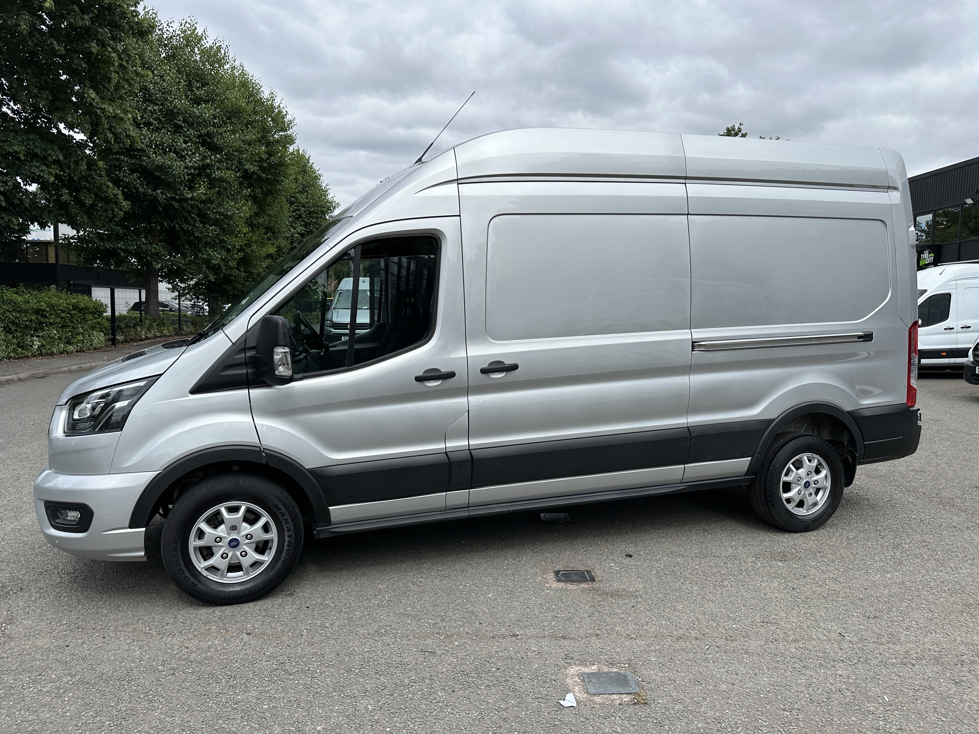2024 Ford Transit 350 Limited EcoBlue thumbnail 3