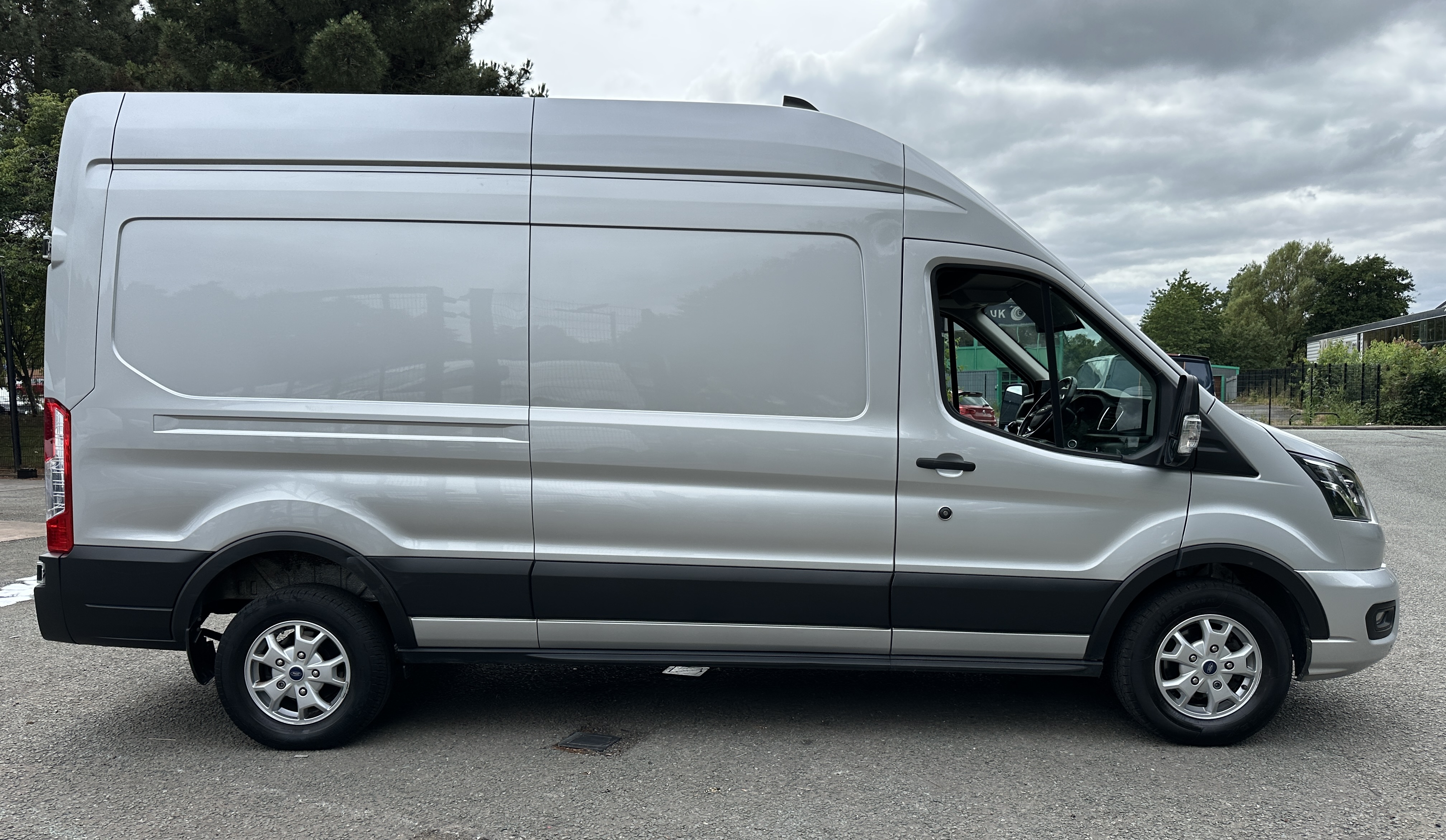 2024 Ford Transit 350 Limited EcoBlue thumbnail 4