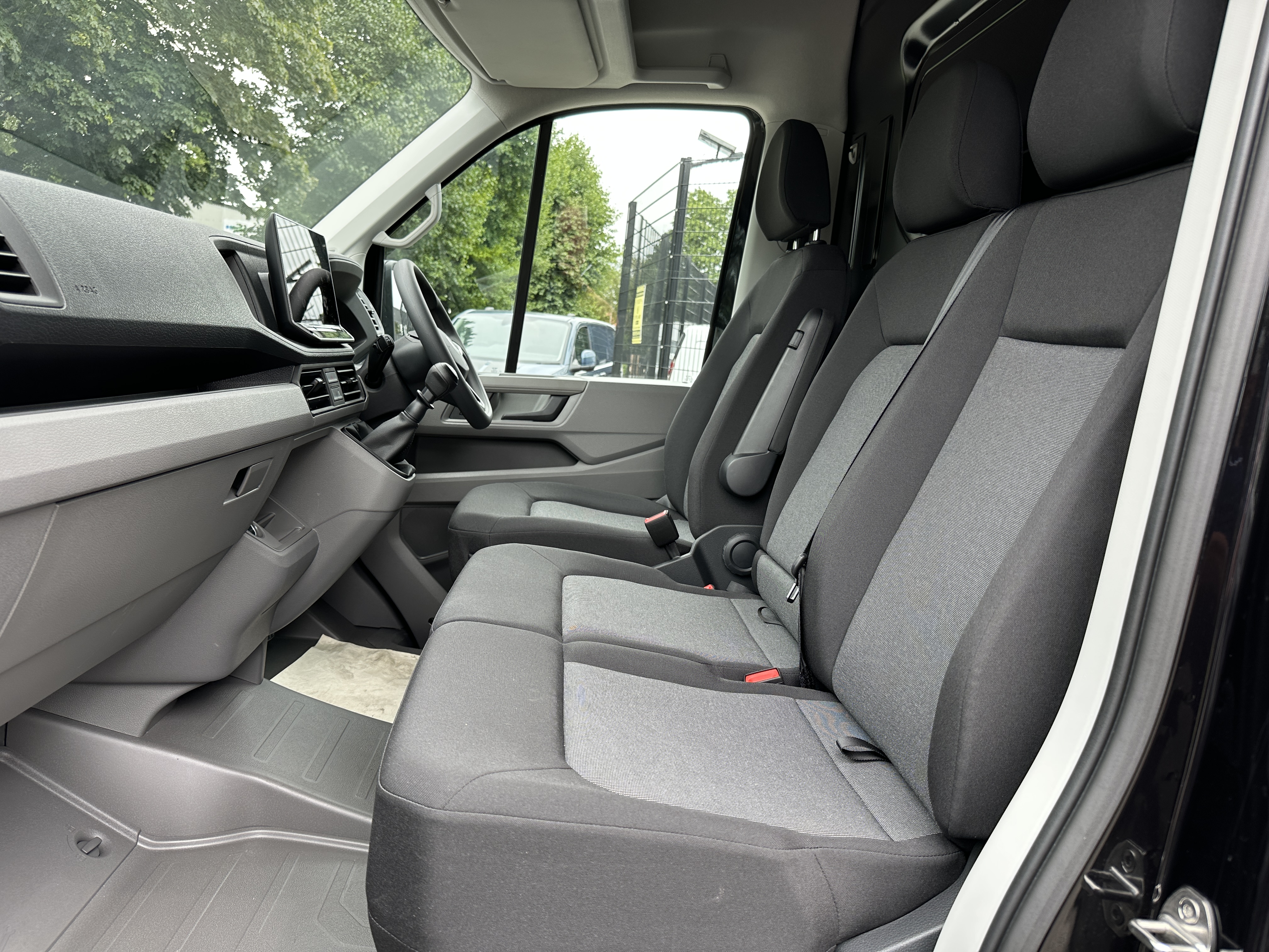 2026 Volkswagen Crafter CR35 Commerce Plus TDI thumbnail 11