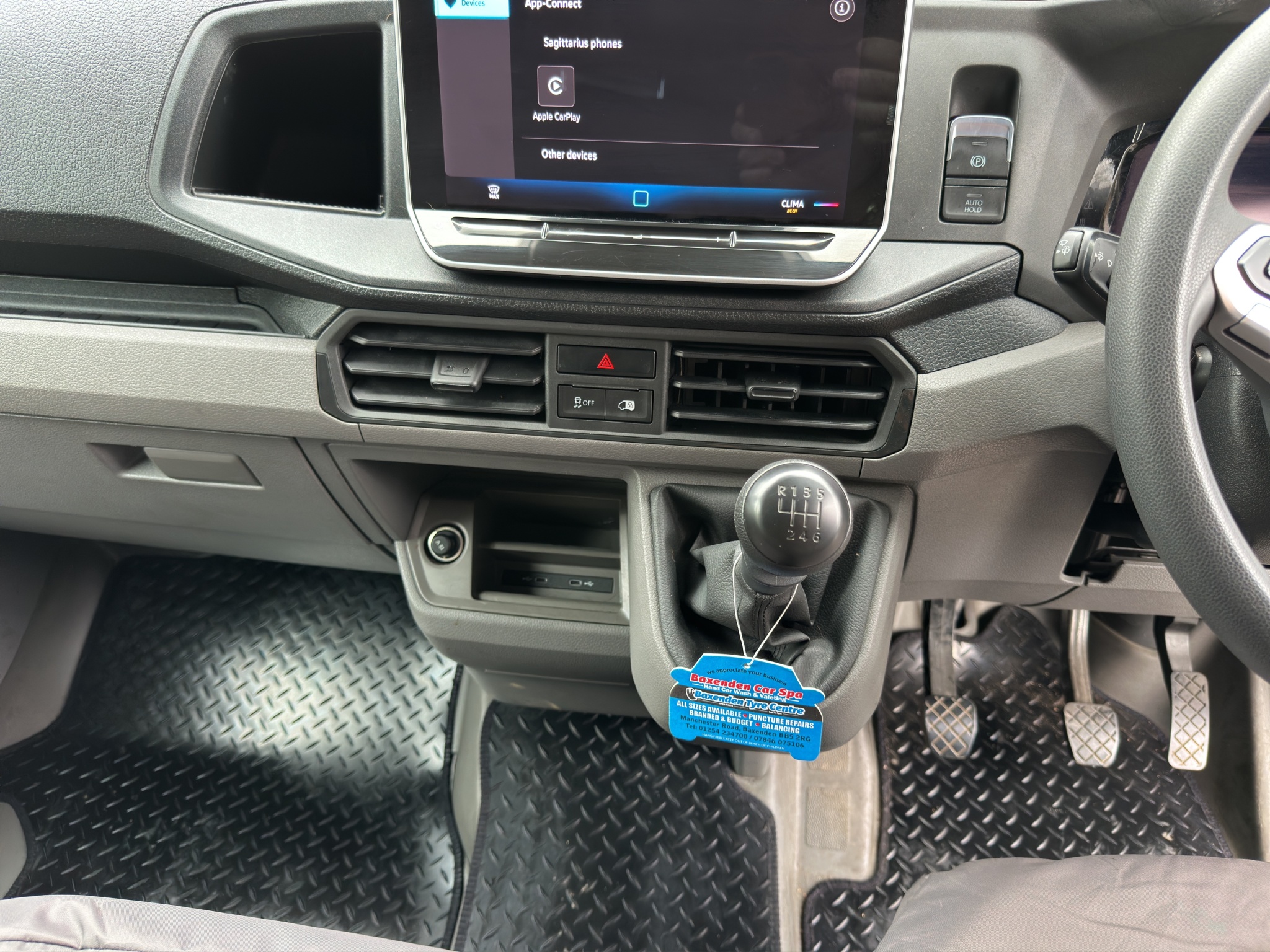 2025 Volkswagen Crafter CR35 Commerce Plus TDI thumbnail 11