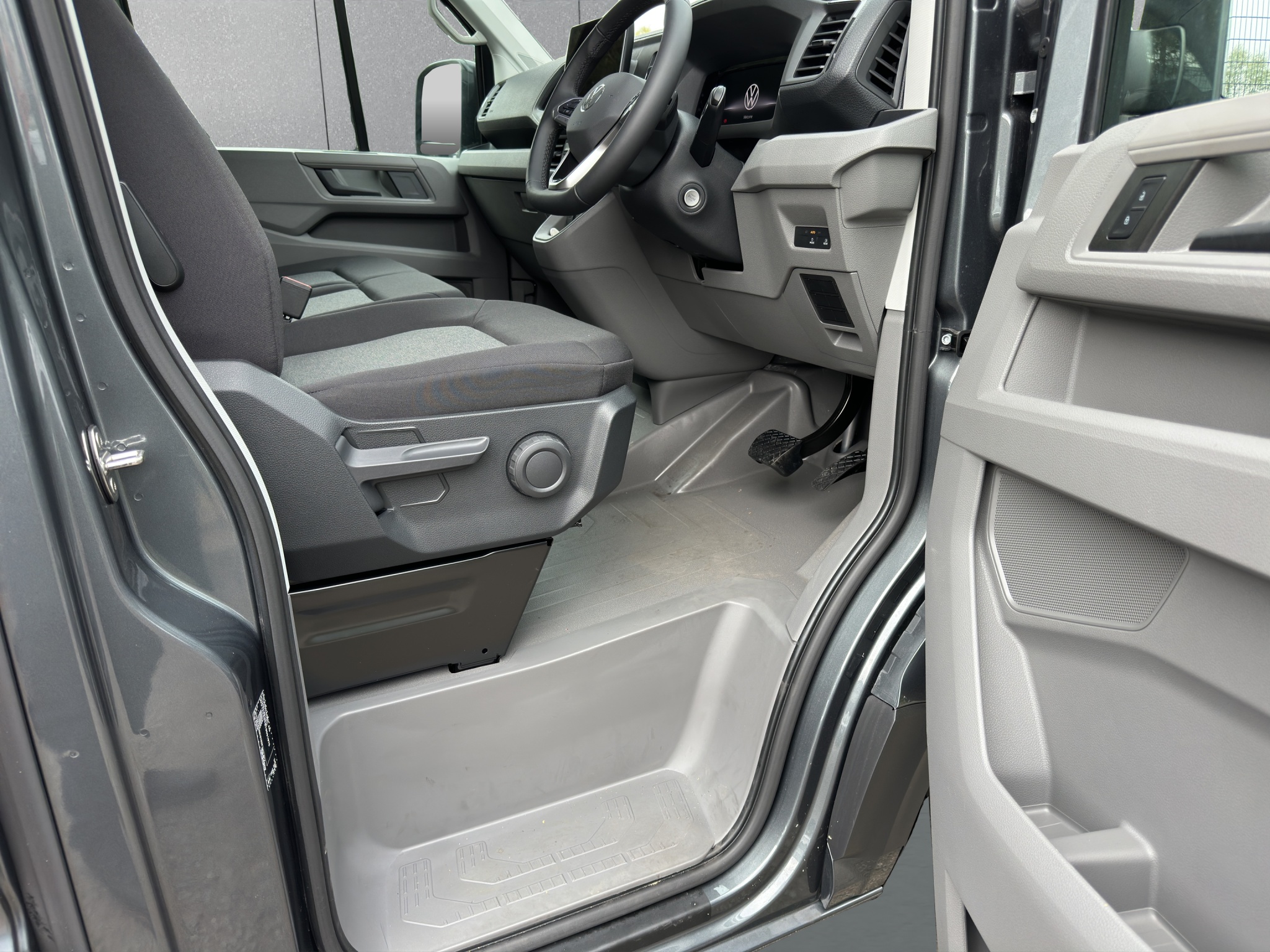 2026 Volkswagen Crafter CR35 Commerce + TDI A thumbnail 9